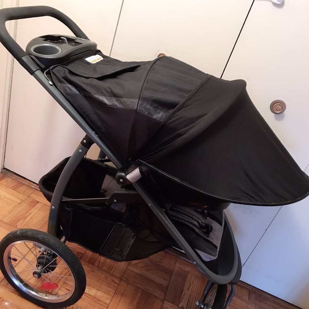 Graco jogger stroller +sunshade canopy +air pump